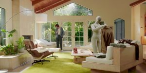 hjemmeroboten NEO bretter klær